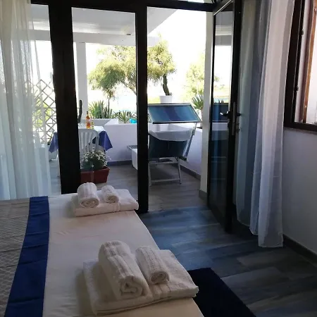 Mir Mar Oda ve Kahvaltı 3*